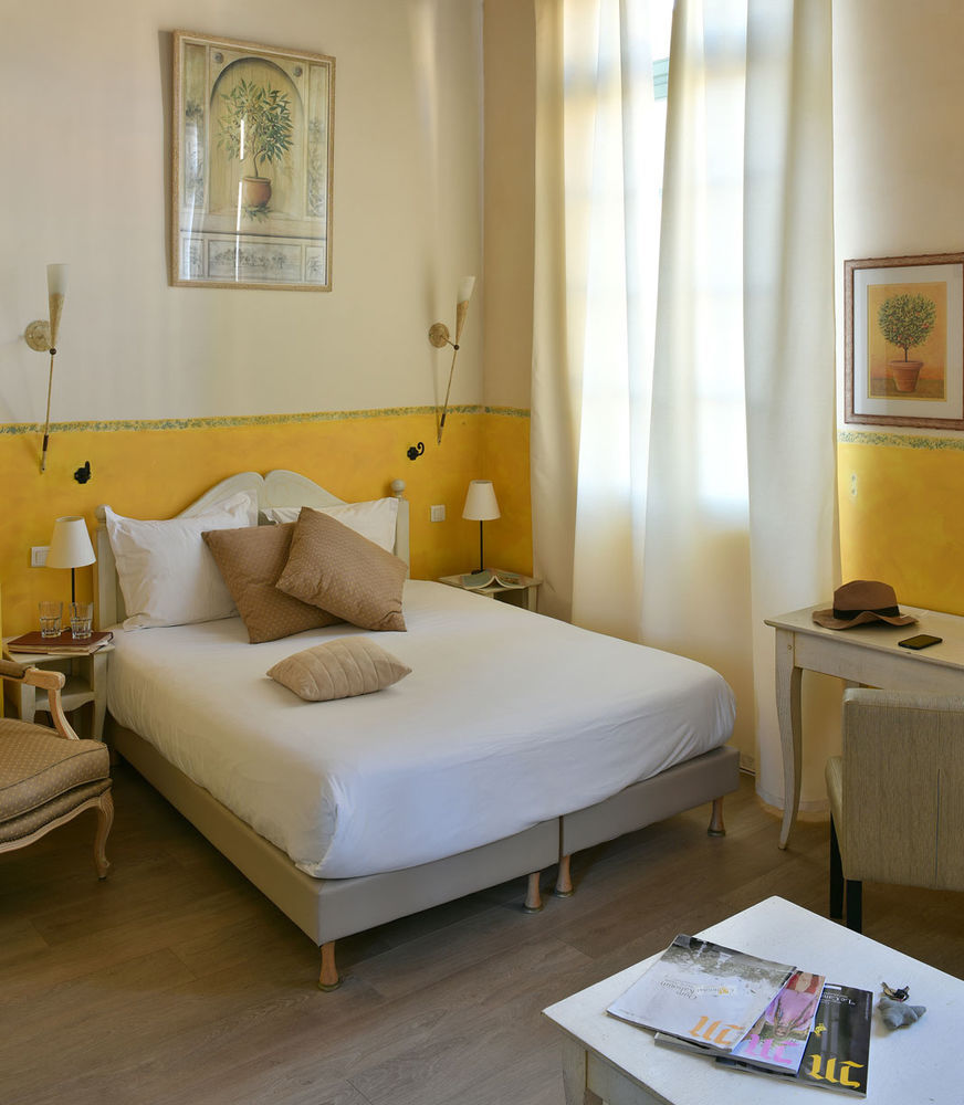 Le Calendal 3* Arles